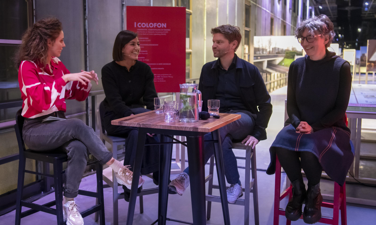 Sophie Stravens (CAST) in gesprek met Pınar Balat, Jackel Henstra en Tess Broekmans. Foto: Joris Buijs