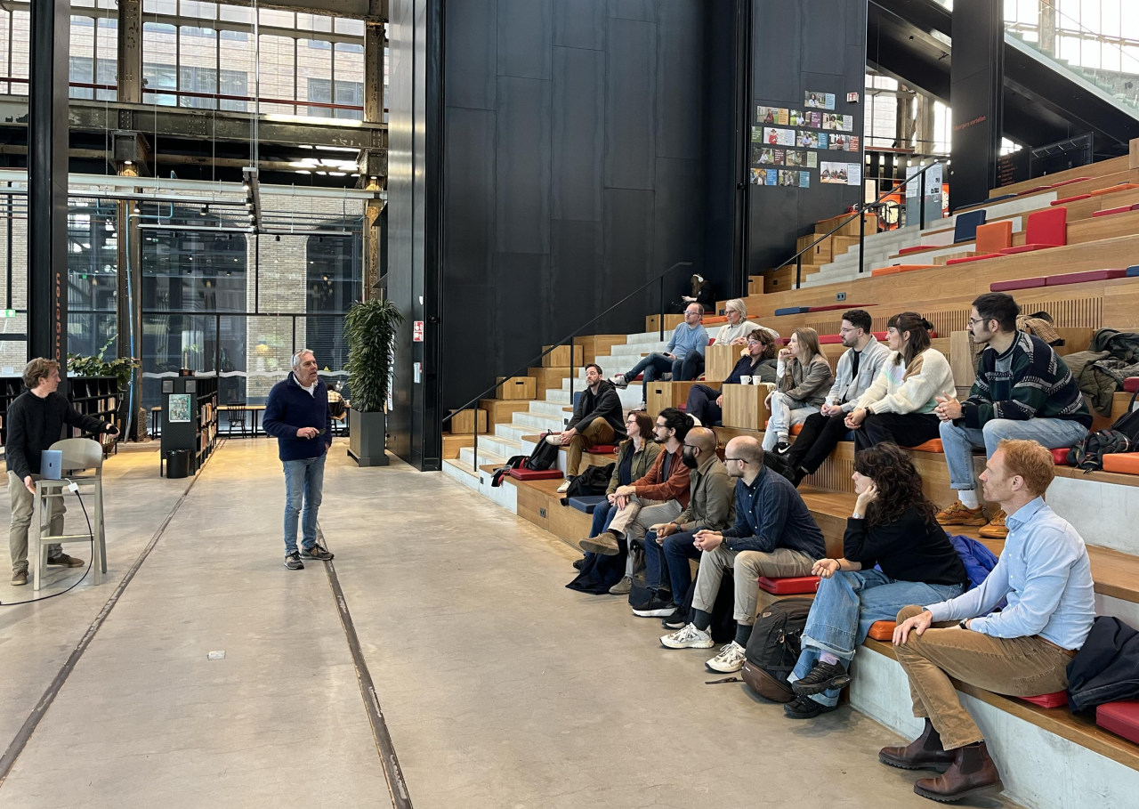 Startmoment in de LocHal, presentatie door Marco Visser. Foto: CAST