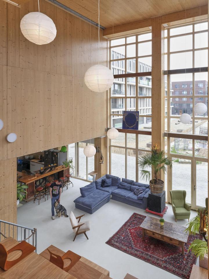 Foto uit "Architectuur van Wooncoöperaties": Gemeenschappelijke ruimte in De Warren, Nederland (Foto: Jeroen Musch)